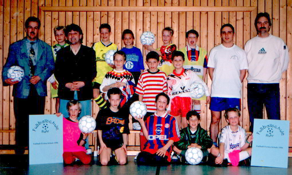 Erste Fussballschule in der Halle - gemeinsam mit Partner Derbystar