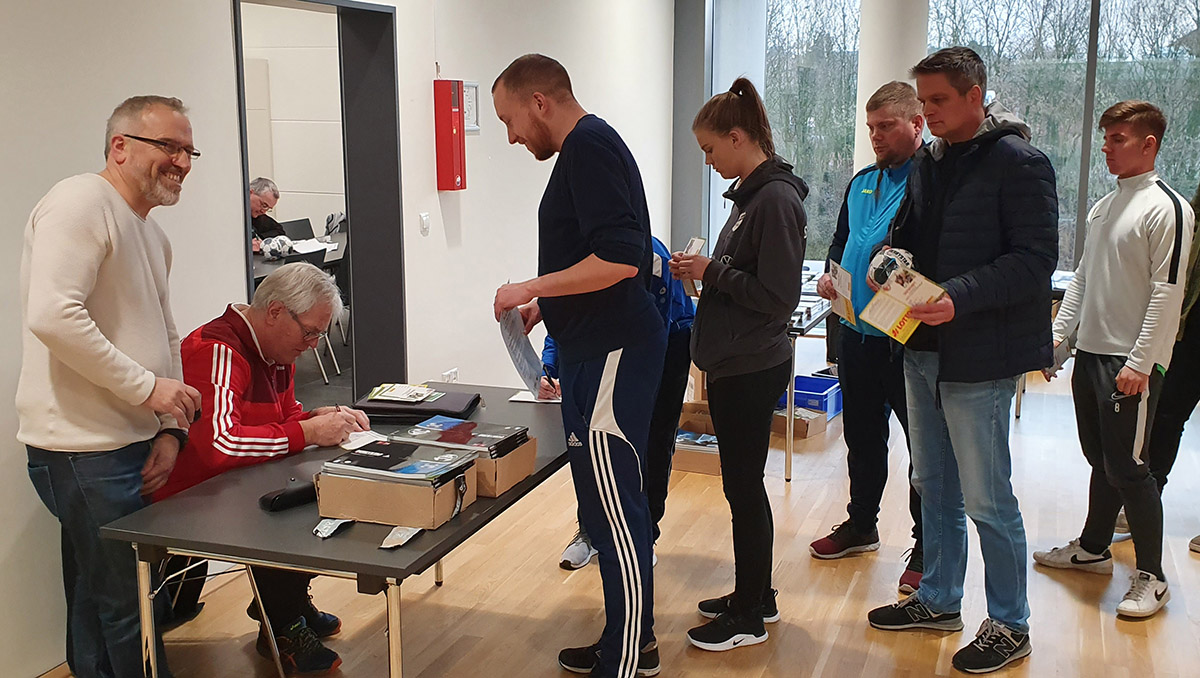 Ali Boydak and Helmut Pöhlking entering the licence points at the end of the seminar