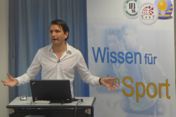 Fussballtraining Liveseminar mit Peter Hyballa